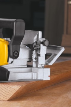 ПАЗОВОЧНО-ФРЕЗЕРНЫЙ СТАНОК DEWALT DW682K 600W