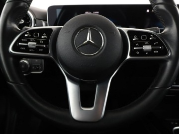 Mercedes Klasa A W177/V177 Hatchback 1.3 200 163KM 2018 Mercedes A 200 automat półskóra navi klima auto, zdjęcie 20