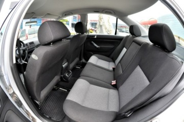 Volkswagen Bora Sedan 1.6 16V 105KM 2003 Volkswagen Bora 1.6 105KM Pacific Climatronic, zdjęcie 8