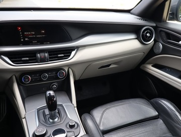 Alfa Romeo Stelvio SUV 2.0 Turbo 280KM 2019 Alfa Romeo Stelvio 2.0 Turbo Q4, Salon Polska, zdjęcie 7