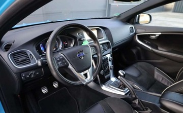 Volvo V40 II Cross Country 2.0 T3 DRIVE-E 152KM 2016 Volvo V40 Volvo V40 T3 RDesign 2.0 Benzyna 152KM, zdjęcie 16