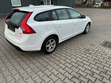 Volvo V60 I Kombi Facelifting 2.0 D2 DRIVE-E 120KM 2016 Volvo V60 2.0d,120KM,LIFT,BOGATA OPCJA,Navi,Alu17, zdjęcie 4