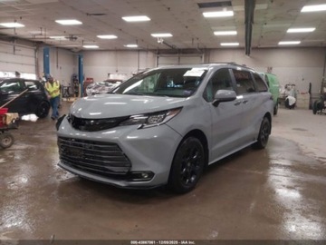 Toyota Sienna III 2025 Toyota Sienna Woodland Edition 2025 2.5 Hybryda 245KM, zdjęcie 1