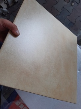 Керамогранитная плитка CAMPANA кремового цвета 40X40 GAT 1