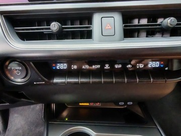 Lexus UX Crossover Facelifting 2.0 300h 199KM 2025 Od ręki - 300h F Sport Design 2.0 Hybrid Dynamic Force 199KM | 10 głośników, zdjęcie 6