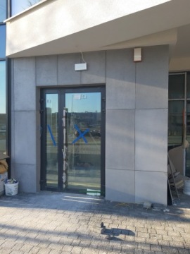 Фасады из панелей Beton Air 100х50х1см, цвет натуральный серый.