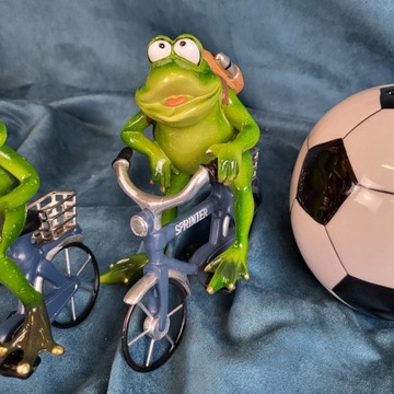 ФИГУРА ЛЯГУШКИ НА ВЕЛОСИПЕДЕ