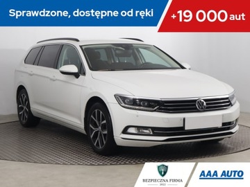 Volkswagen Passat B8 Variant 1.8 TSI BlueMotion Technology 180KM 2017 VW Passat 1.8 TSI, Salon Polska, Automat, Navi