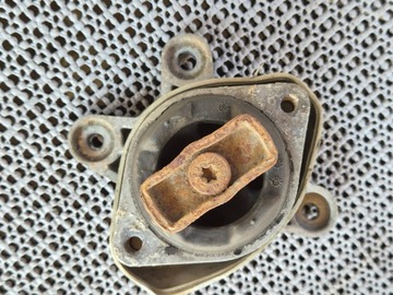 8L0399115K UCHYCENÍ ULOŽENÍ PŘEVODOVKY ŘAZENÍ AUDI A4 B6 1,9 TDI 5