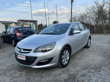 Opel Astra J Sedan 1.6 CDTI ecoFLEX 110KM 2015 Opel Astra Nawigacja/ Zamiana/ Kredyt, zdjęcie 1