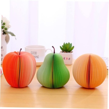 Школьные принадлежности. Липкая закладка. Блокноты. Бумажные заметки. Примечание C.