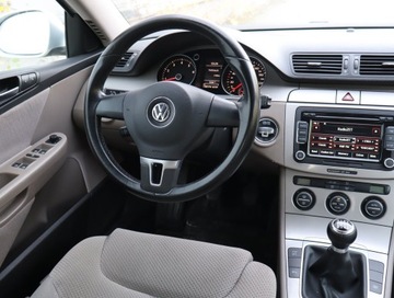Volkswagen Passat B6 Sedan 1.4 TSI 122KM 2009 VW Passat 1.4 TSI, Salon Polska, Navi, Xenon, zdjęcie 6
