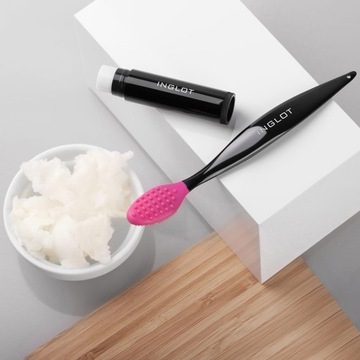 Уходовая помада 02