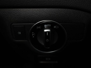 Mercedes CLA C117 Shooting Brake 1.6 200 156KM 2016 Mercedes CLA 200 Automat Navi Czujniki parkowania, zdjęcie 33