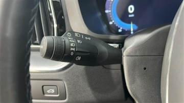 Volvo XC60 II 2021 Volvo XC 60 B4 D AWD Momentum Pro hak, zdjęcie 25