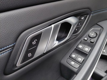 BMW Seria 3 G20-G21 Touring 2.0 330e 292KM 2020 BMW Seria 3 M Pakiet Individual Plug In 292 KM Maxton 2.0 Hybryda Plug-in, zdjęcie 12