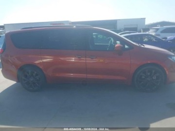 Chrysler Pacifica II 2018 Chrysler Pacifica Touring L, 2018r., 3.6L 3.6 Benzyna 287KM, zdjęcie 4