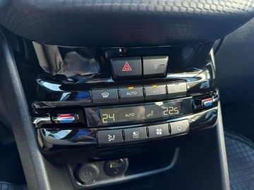 Peugeot 2008 I SUV Facelifting 1.2 PureTech 110KM 2018 Peugeot 2008 SalonPL Panorama Półskóra Navi, zdjęcie 25
