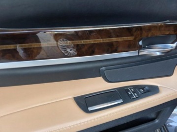 BMW Seria 7 F01 Sedan Facelifting 730d 258KM 2012 BMW 7 730d xDrive 3.0l diesel 258KM xDrive AWD/4X4 8 lat w jednych rękach, zdjęcie 27