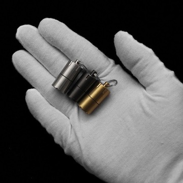 Маленькая и портативная ретро-мини-брелок-зажигалка