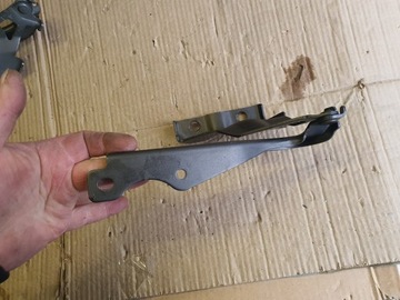 ПЕТЛЯ КАПОТА ПРАВАЯ ЛЕВАЯ MAZDA 3 13-18 год B45A