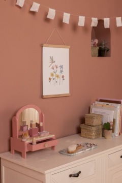 МАЛЕНЬКИЙ ГОЛЛАНДСКИЙ ДЕРЕВЯННЫЙ СТОЛИК С АКСЕССУАРАМИ