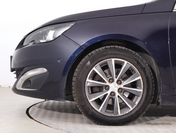 Peugeot 308 II Hatchback 5d 1.2 PureTech 130KM 2015 Peugeot 308 1.2 PureTech, Navi, Klima, zdjęcie 14