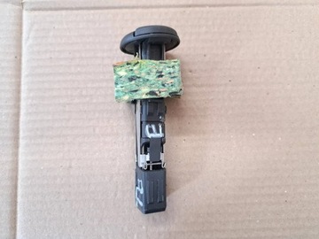 VW T5 T6 UZAMČENÍ VODÍTKO PODHLAVNÍKU