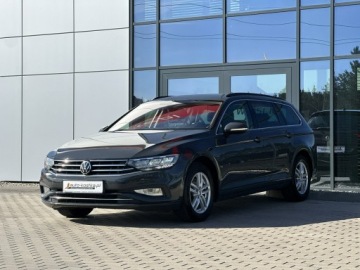 Volkswagen Passat B8 Variant Facelifting 2.0 TDI SCR 150KM 2020 Volkswagen Passat Variant Led, Navi, Grzane fotele, zdjęcie 2