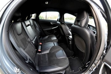 Volvo V40 II Hatchback 2.0 D2 DRIVE-E 120KM 2015 Volvo V40 R-Design Xenon Ledy Digital Alcantara, zdjęcie 18