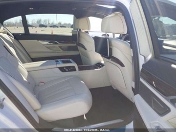 BMW Seria 7 G11-G12 2021 BMW Seria 7 50I XDrive 2021 4.4l 4.4 Benzyna 523KM, zdjęcie 13