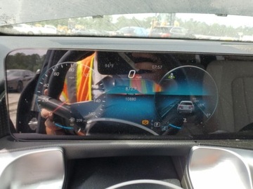 Mercedes GLB 2022 Mercedes-Benz GLB 2022 MERCEDES-BENZ GLB 250 2.0 Benzyna 221KM, zdjęcie 9