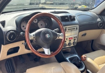 Alfa Romeo 147 Hatchback 1.9 JTD 115KM 2006 Alfa Romeo 147 2006 r. 1.9 Diesel 116KM, zdjęcie 9