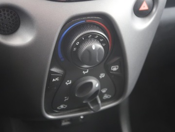 Toyota Aygo II Hatchback 3d Facelifting 1.0 VVT-i 72KM 2019 Toyota Aygo 1.0 VVT-i, Salon Polska, zdjęcie 11