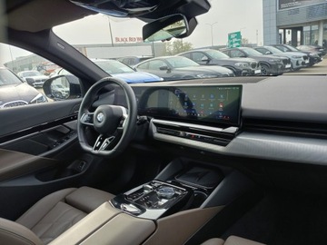 BMW Seria 5 G90-91 Touring 2.0 520d 197KM 2025 BMW 520 BMW 520d xDrive M Pakiet M Pro harman/kard, zdjęcie 25