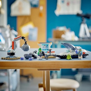 LEGO City 60429 Подарок для исследования космического корабля и астероида