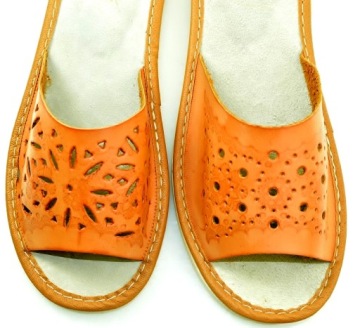 Женские кожаные тапочки, размер 37 – 23,5 см.