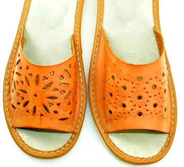 Женские кожаные тапочки, размер 41–26 см.