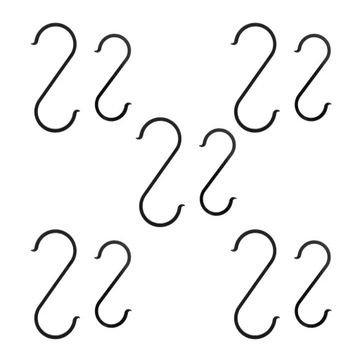 Черная вешалка для одежды S-образной формы.