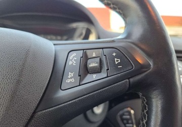 Opel Corsa E Hatchback 3d 1.4 Twinport 90KM 2015 Opel Corsa 1.4 KlimatyzacjaPDCPod.Fotele i KierownicaKomputerPo Serwisie, zdjęcie 14