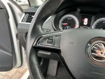 Skoda Octavia III Liftback Facelifting 2.0 TDI 150KM 2018 Skoda Octavia Hak, Podgrzewana przednia szyba/ DSG, zdjęcie 25