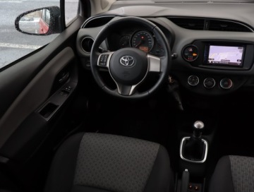 Toyota Yaris III Hatchback 5d Facelifting 1.33 Dual VVT-i 99KM 2015 Toyota Yaris 1.33 Dual VVT-i, Klima, zdjęcie 6