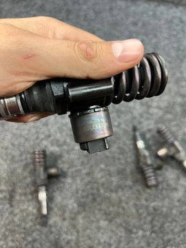 vw audi skoda 2.0 tdi BKD насос-форсунка 03G130073B