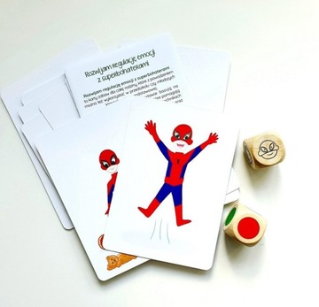 Игровые карты супергероев, поддерживающие регулирование эмоций