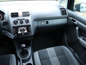 Volkswagen Touran I 1.4 TSI 140KM 2008 VW Touran 1.4 TSI, Navi, Xenon, Klima, Tempomat, zdjęcie 7