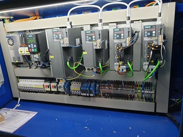 Tokarka CNC drewna 4x4 z automatycznym załadunkiem