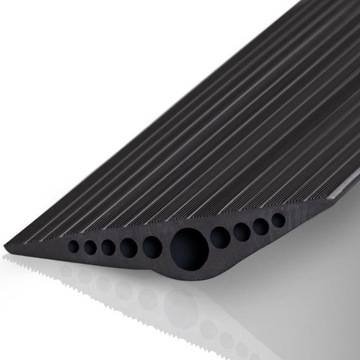 Уплотнитель порога гаражных ворот SGD03 5,5 м.