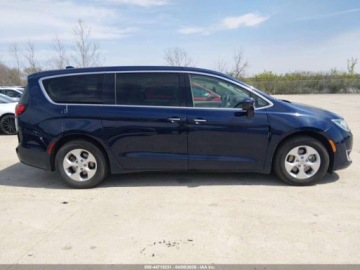 Chrysler Pacifica II 2018 Chrysler Pacifica Hybrid Touring Plus 2018 3.6 Hybryda 260KM, zdjęcie 5