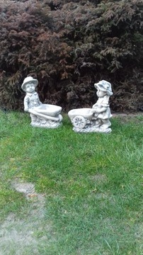 Figury ogrodowe,dzieci z doniczką, ozdoba betonowa