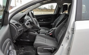 Renault Megane III Grandtour Facelifting 2013 Energy TCe 115KM 2015 Renault Megane 2015 r. Bezwypadkowy 1.2 Benzyna 115KM, zdjęcie 6